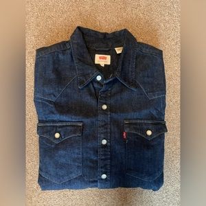 Men’s Levi denim snap button shirt